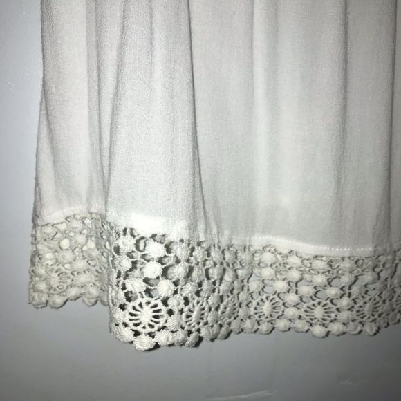 LIKE NEW Andree by Unit White Crochet Top Medium M - Picture 5 of 11